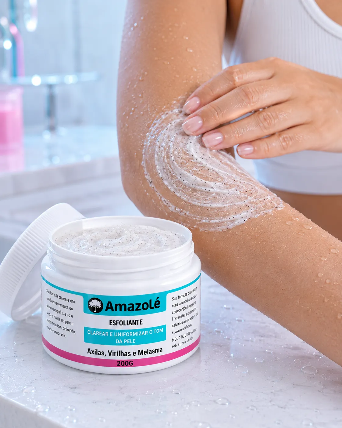 Aplicação do Esfoliante Amazolé 200g em movimentos circulares sobre a pele úmida